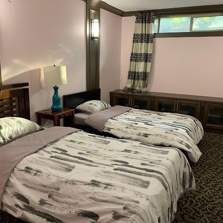 Spacious Burnaby Guest Home Extérieur photo